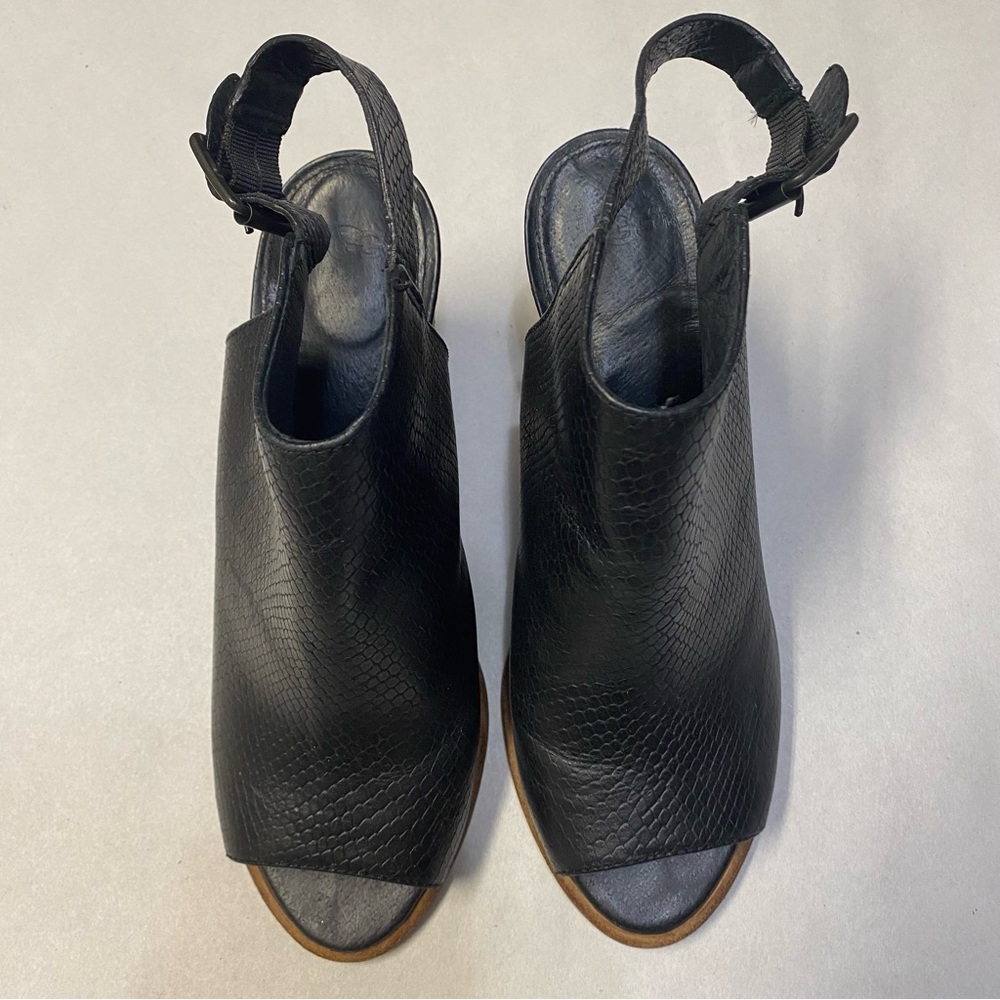 UGG Women’s Audrey Exotic Block Heel Sandal Peep Toe Bootie Size 8.5 Leather - Picture 3 of 13